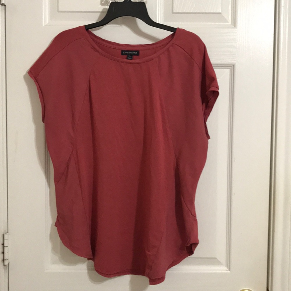 Blouse with short sleeves.